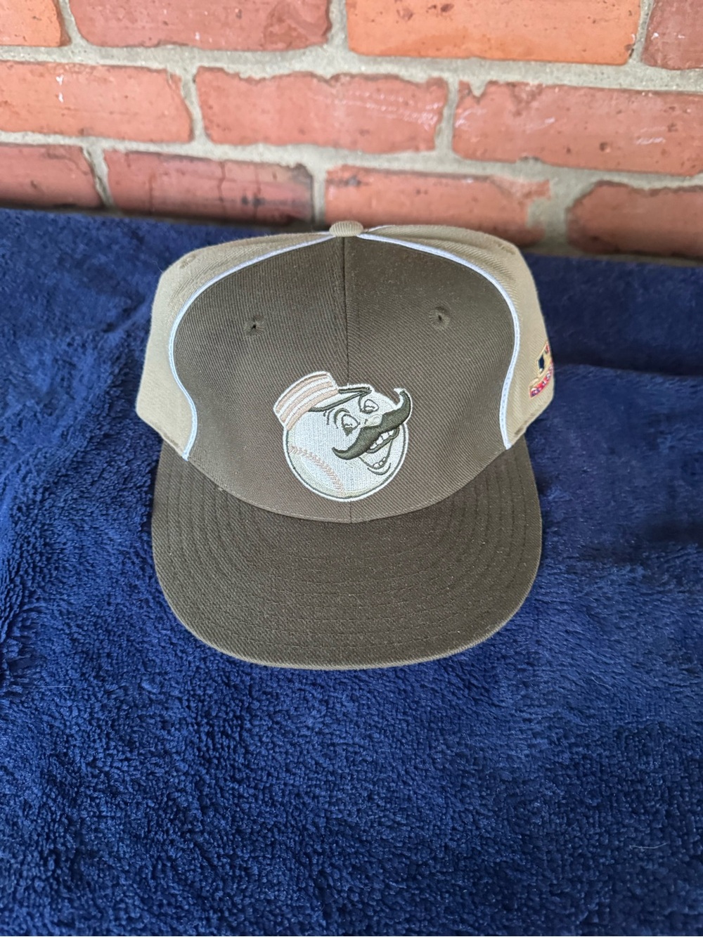 Vintage Cincinnati Reds Hat American Needle 7 1/4 Olive
Green Khaki Tan Mr Red - Picture 2 of 9